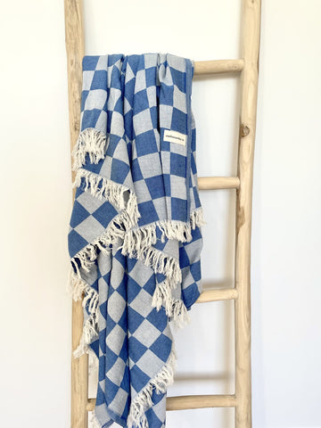 Onefinesunday Co - Xl Checker Towel in Blue